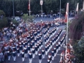 Desfile de la compañía ´Gora arrantzale gazteak´ por las calles de Hondarribia