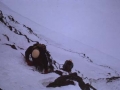 Bi mendizale Jungfraujoch mendi-estazioaren horma bat eskalatzen