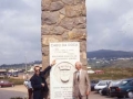 Dos amigos en el monumento de Cabo da Roca, en el Parque Natural de Sintra-Cascais