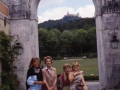 Mari Paz Ibeas en el arco del Palacio de Seteais