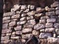 Muro de cerramiento en un abrigo rocoso en el monte Jaizkibel