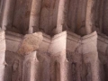 Detalle de la portada románica de la iglesia parroquial de San Bartolomé