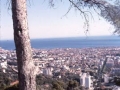 Frantziako Côte d´Azur kostaldeko hiri baten bista partziala