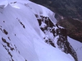 Bi mendizale Jungfraujoch mendi-estazioaren horma bat eskalatzen
