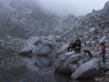 Mari Paz Ibeas eta Unai San Martin, lagun batzuekin, Picos de Europa Parke Nazionalean dagoen Pozos de Lloroza-n