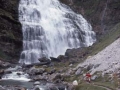Unai eta Oier San Martin Cola de Caballo ur-jauziruntz oinez, Ordesa eta Monte Perdido Parke Nazionalean
