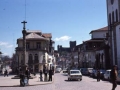 Unai y Oier San Martin delante dela Crucero de la plaza de Sé