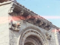 Artaizko San Martin elizako portada erromanikoaren detaileak