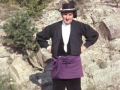 Gizon bat Erronkaribarko traje tipikoarekin jantzia