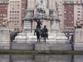 España plazan dagoen Miguel de Cervantes idazlearen monumentua