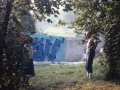 Agustín Ibarrola horma batean margoturiko mural baten aurrekaldean