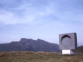 Agiña mendian dagoen, Jorge Oteizak Aita Donostiari eskeinitako monumentua