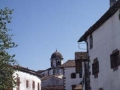 Mari Paz Ibeas eta Unai San Martin, Aure eta Miren Mendizabalekin, Zugarramurdiko kale batean