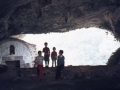 Mari Paz Ibeas bere semeekin, Unai eta Oier San Martin, San Elias koba eta ermitan Araotzen