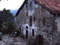 Gisasola baserriko etxeaurrea, bere armarriarekin, Mandiola bailaran