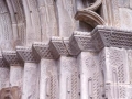 Detalle de la decoración de los capiteles del lado derecho de la portada de San Miguel de Idiazabal