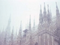 Duomo di Milano izenez ezagutzen den Milaneko katedral gotikoaren pinakuluak