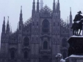 Duomo di Milano izenez ezagutzen den Milaneko katedral gotikoaren fatxada