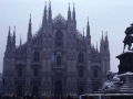 Duomo di Milano izenez ezagutzen den Milaneko katedral gotikoaren fatxada