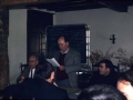 Zutik, urgazleetako bat gai bat azaltzen, Jean Haritschelhar eta Luis Villasanteren artean