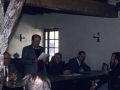 Zutik, urgazleetako bat gai bat azaltzen