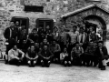 Juan San Martin junto a un grupo de montañeros frente al refugio de Goriz