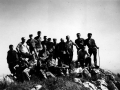 Mendizale taldea mendi tontor batean