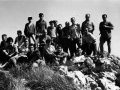 Juan San Martin junto a un grupo de montañeros en el monte