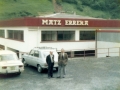 Juan San Martin y Joaquin Bidarte frente a la empresa Matz Erreka