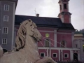 Salzburgo Erresidentziako plazan dagoen iturriaren ikuspegi partziala