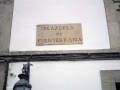 Santiagoko Fuenterrabia plazaren harrizko plaka