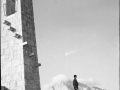 Besaide. Monumentua, atzean Anboto mendia ikusten dela