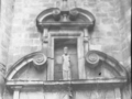 Eibar. San Andres Apostoluaren parrokiko San Pedroren irudi erromanikoa ate errenazentistan