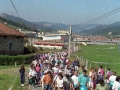 Grupo de personas caminando en el Kilometroak