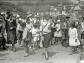 LA PERIODISTA QUE FIRMABA CON LOS SEUDONIMOS JUAN DE HERNANI EN LA PLAYA DE ONDARRETA. (Foto 1/3)