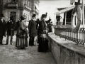 LOS REYES ALFONSO XIII, MARIA CRISTINA Y VICTORIA EUGENIA JUNTO A LOS INFANTES ALFONSO, JAIME, BEATRIZ Y CRISTINA EN EL EMBARCADERO DEL CLUB NAUTICO. (Foto 3/5)