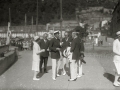 LOS REYES DE ESPAÑA, ALFONSO XIII Y VICTORIA EUGENIA, ACOMPAÑADOS DE SUS HIJAS Y EL INFANTE DON JUAN EN EL MUELLE DONOSTIARRA JUNTO AL CLUB NAUTICO. (Foto 1/2)