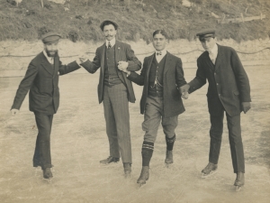 Juan Elosegi lagunekin izotz gainean patinatzen