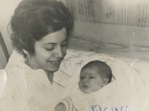 Ama eta haur jaio berria