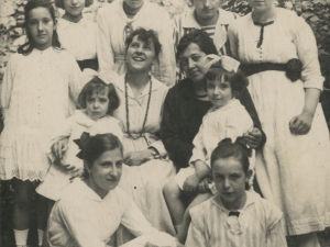 Mañu Urkiola eta Ines Bandres haur eta lagunekin