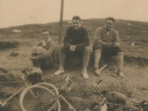Txomin Mocoroa, Periko Elosegi eta Carmelo Balda Tourmalet-en. Tolosatik bizikletaz joanak Tour-a ikustera
