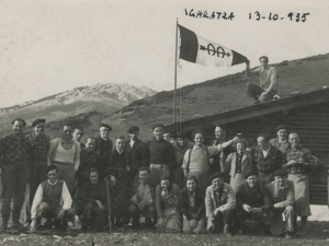 Mendizale taldea Aralarko Igaratzako aterpetxean, besteak beste, Polikarpo Elosegi eta bere seme Julian eta Joakin, Domingo Rezola Paco Tuduri eta Pantxo Labaien