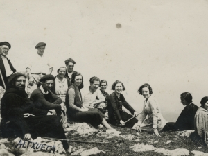 Polikarpo Elosegi, Xebe Peña eta Pilar Sansinenea, besteak beste, Aralarko Altxueta mendi tontorrean