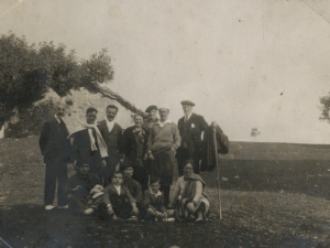 Maria Irazusta, Joakin eta Polikarpo Elosegi, besteak beste, Aralarko San Migelen