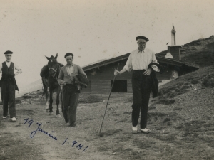 Polikarpo eta Joakin Elosegi Aralarko Igaratzako aterpetxean