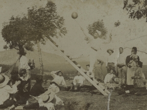 Polikarpo Elosegi, besteak beste, orekariaren ikuskizuna ikusten