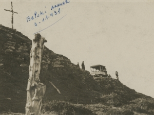 Aralarko Beloki mendira beldar-ibilgailuan eginiko txangoa