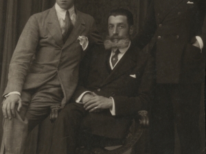 Juan Elosegi Ansola bere bi semeekin