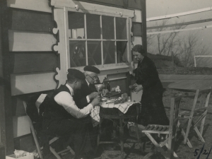 Poli Elosegi eta Maria Irazusta beraien seme Perikokin Elosegi Irazusta Marlaxkan