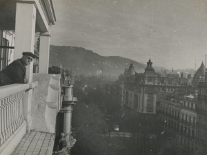 Askatasunaren ibilbideko balkoi batean